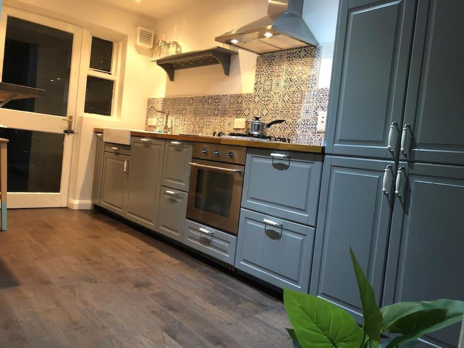 Home On Hamill Street Belfast Extérieur photo